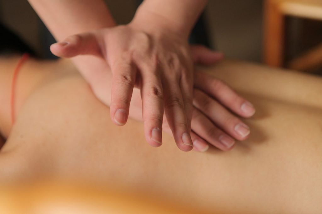 massage énergétique
massage manuel
soin énergétique
soin du corps et de l'esprit
thérapeute en biorésonance
thérapeute en massage
